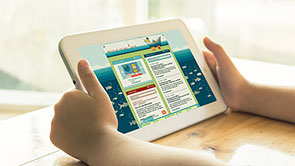 Nahaufnahme: Kind hält ein Tablet in den Händen.