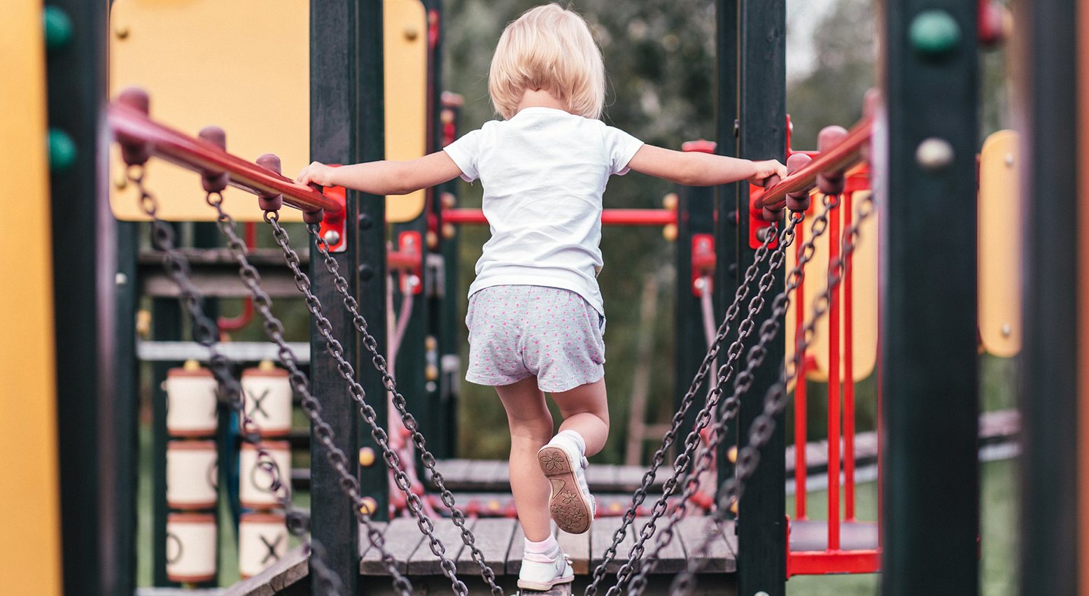 Kind auf dem Spielplatz